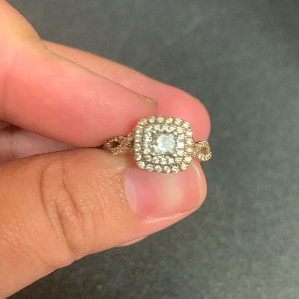 Engagement ring - Picture 2 of 3